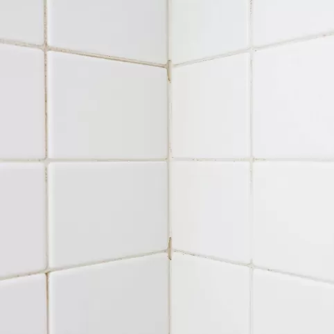 Fuga czy silikon w narożnikach