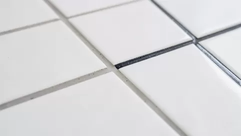 Jaka fuga do białych płytek