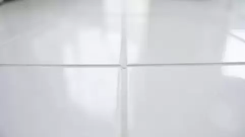 po jakim czasie fugujemy płytki